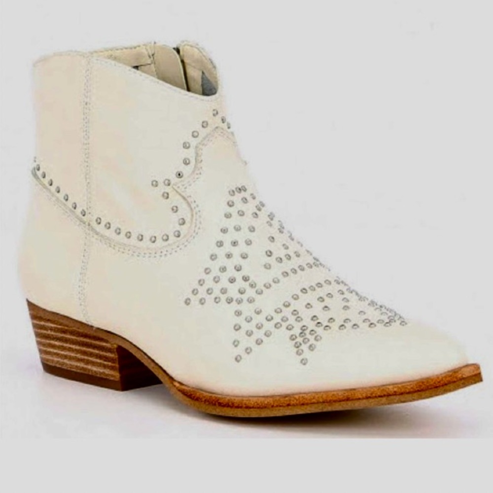 Gianni Bini Brycin Leather Boots Western Silver Studs Ankle White 8.5 Low
